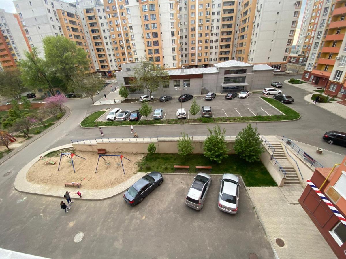 Two Bedroom Large Apartment In คีชีเนา ภายนอก รูปภาพ