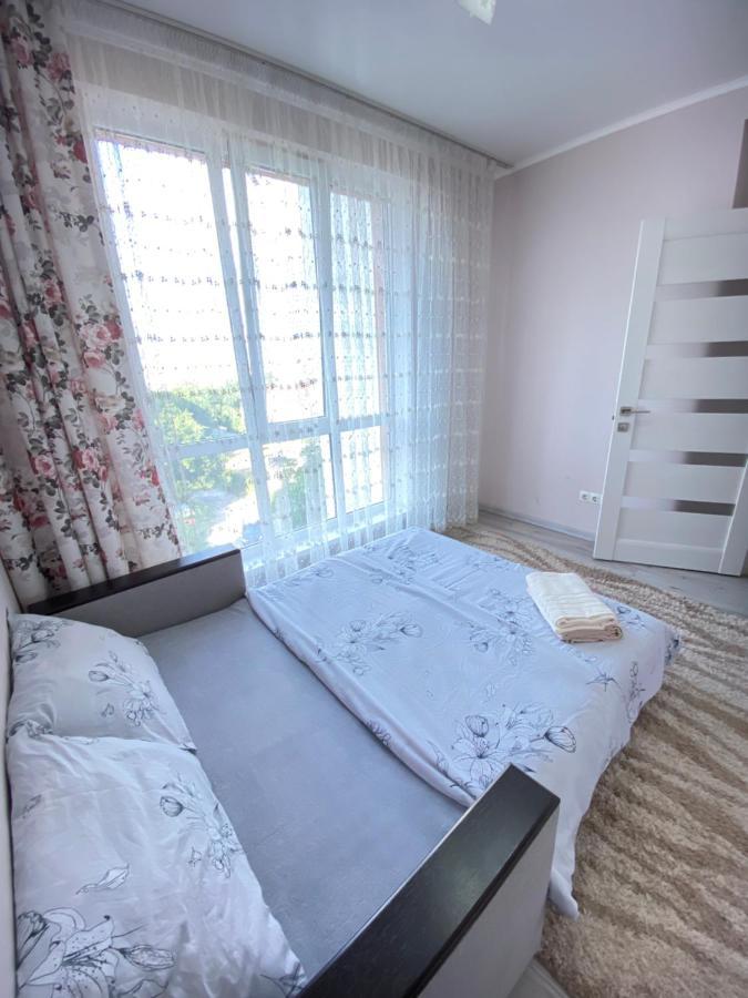 Two Bedroom Large Apartment In คีชีเนา ภายนอก รูปภาพ