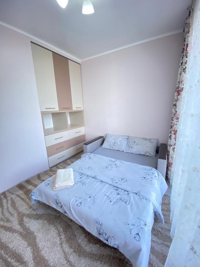 Two Bedroom Large Apartment In คีชีเนา ภายนอก รูปภาพ