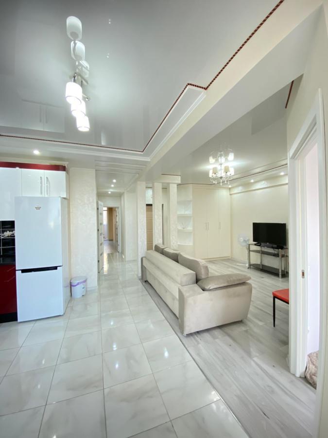 Two Bedroom Large Apartment In คีชีเนา ภายนอก รูปภาพ