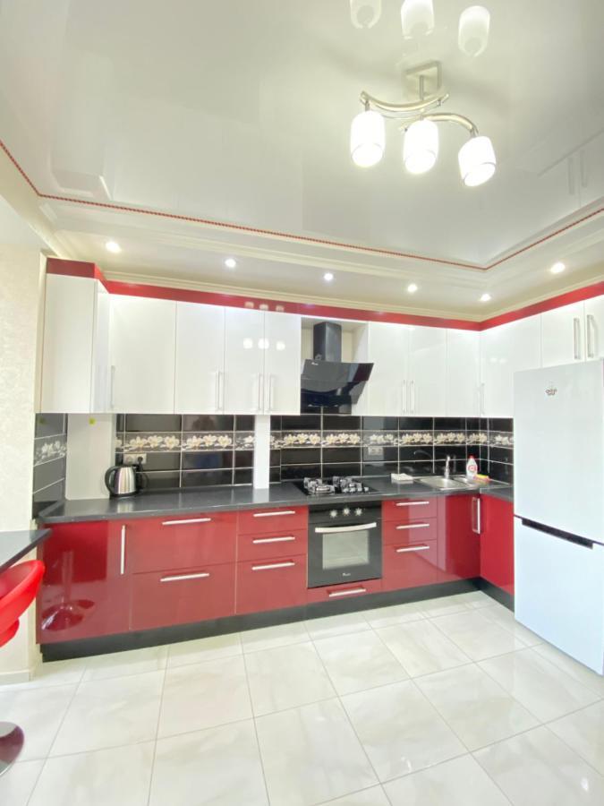 Two Bedroom Large Apartment In คีชีเนา ภายนอก รูปภาพ