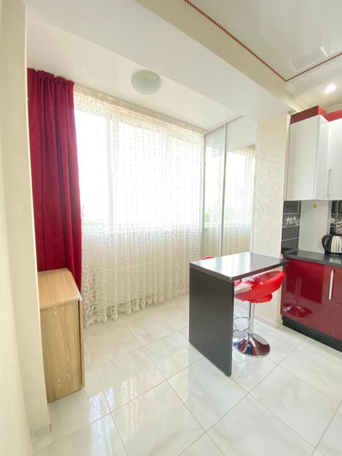 Two Bedroom Large Apartment In คีชีเนา ภายนอก รูปภาพ