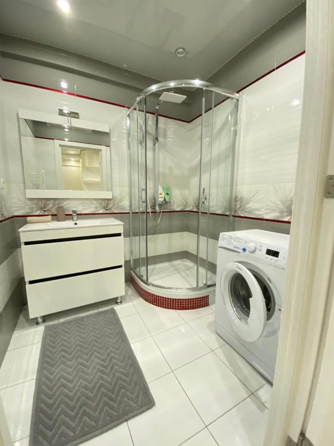 Two Bedroom Large Apartment In คีชีเนา ภายนอก รูปภาพ