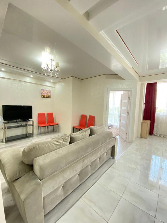 Two Bedroom Large Apartment In คีชีเนา ภายนอก รูปภาพ