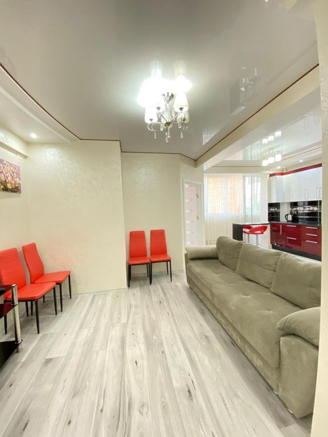 Two Bedroom Large Apartment In คีชีเนา ภายนอก รูปภาพ