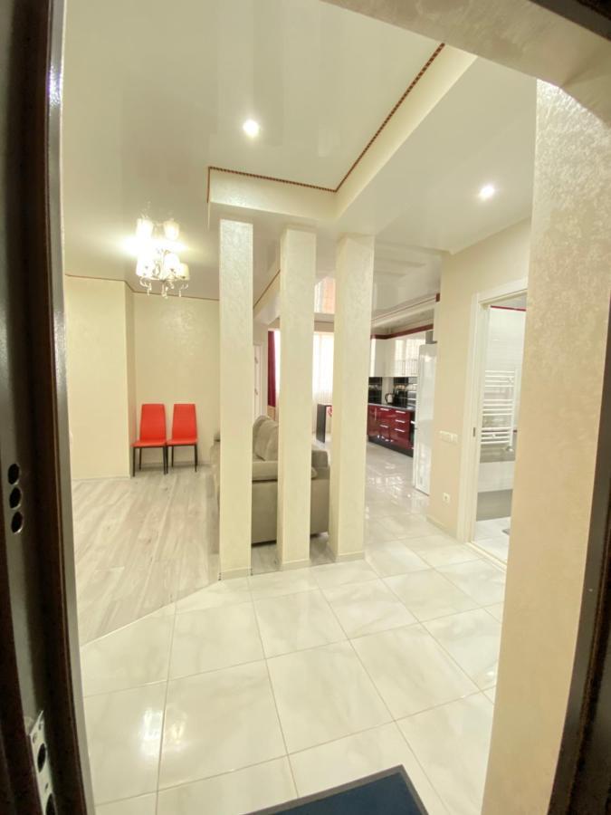 Two Bedroom Large Apartment In คีชีเนา ภายนอก รูปภาพ