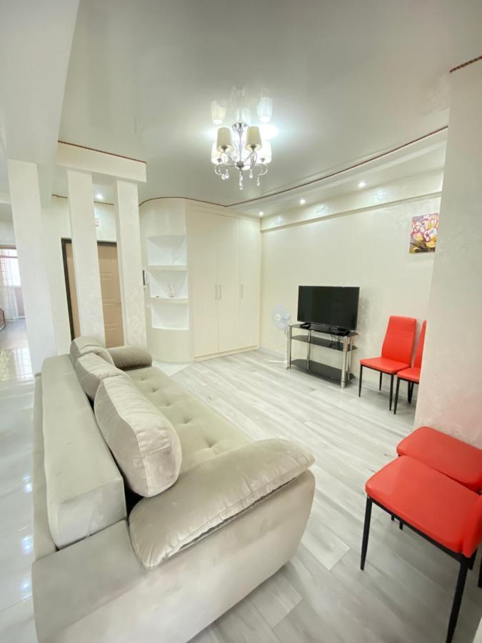 Two Bedroom Large Apartment In คีชีเนา ภายนอก รูปภาพ
