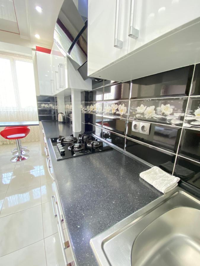 Two Bedroom Large Apartment In คีชีเนา ภายนอก รูปภาพ