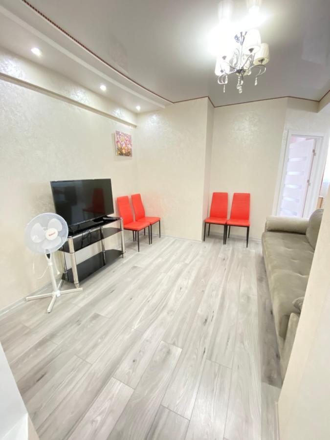 Two Bedroom Large Apartment In คีชีเนา ภายนอก รูปภาพ