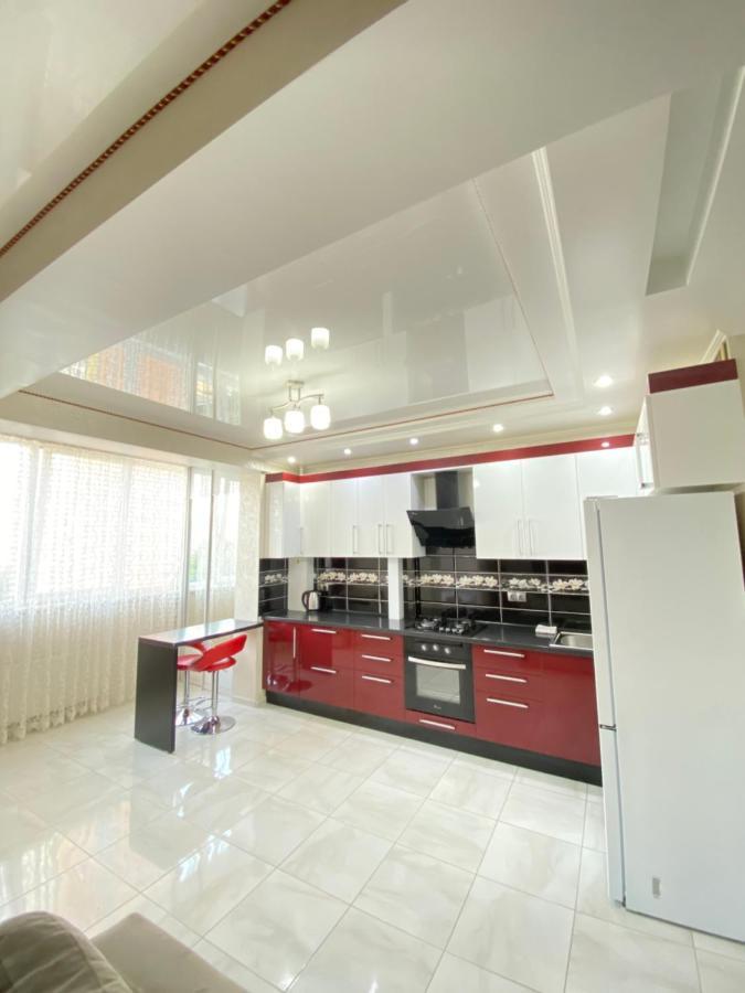 Two Bedroom Large Apartment In คีชีเนา ภายนอก รูปภาพ