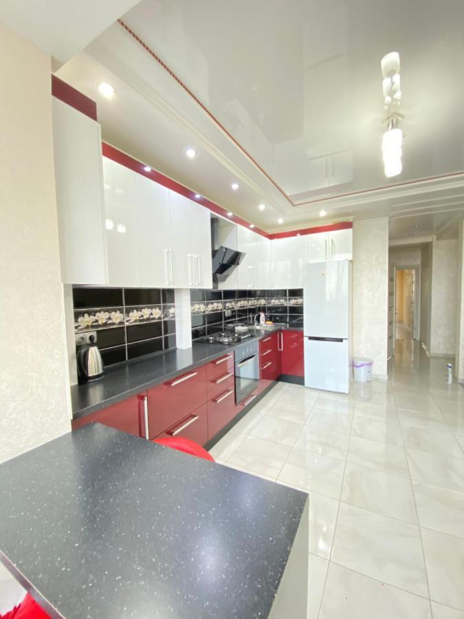 Two Bedroom Large Apartment In คีชีเนา ภายนอก รูปภาพ