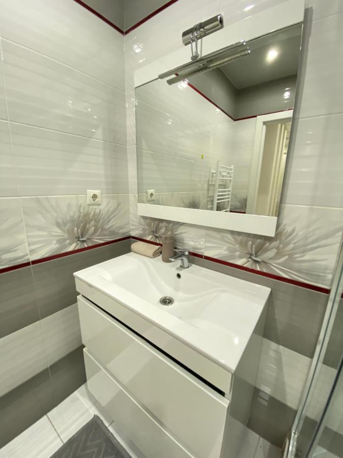 Two Bedroom Large Apartment In คีชีเนา ภายนอก รูปภาพ