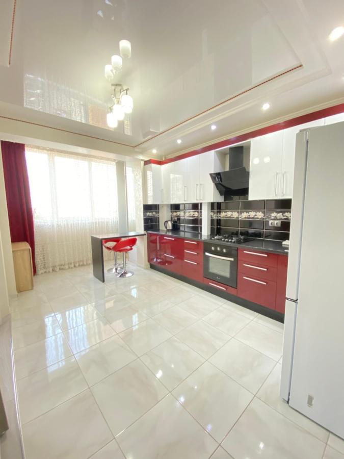 Two Bedroom Large Apartment In คีชีเนา ภายนอก รูปภาพ