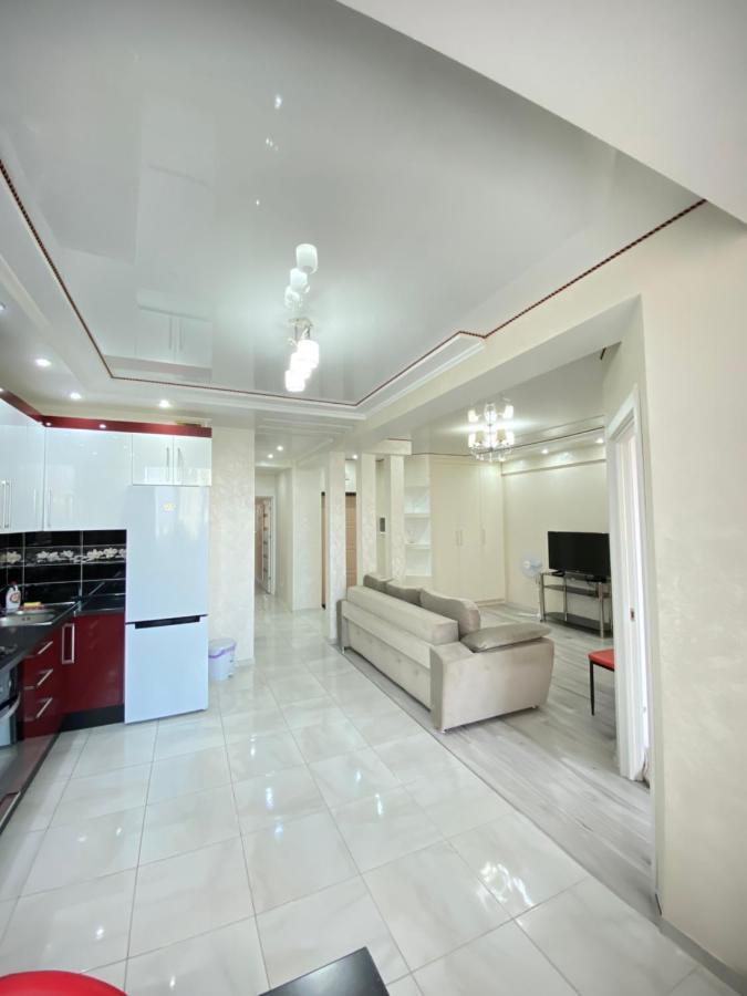 Two Bedroom Large Apartment In คีชีเนา ภายนอก รูปภาพ