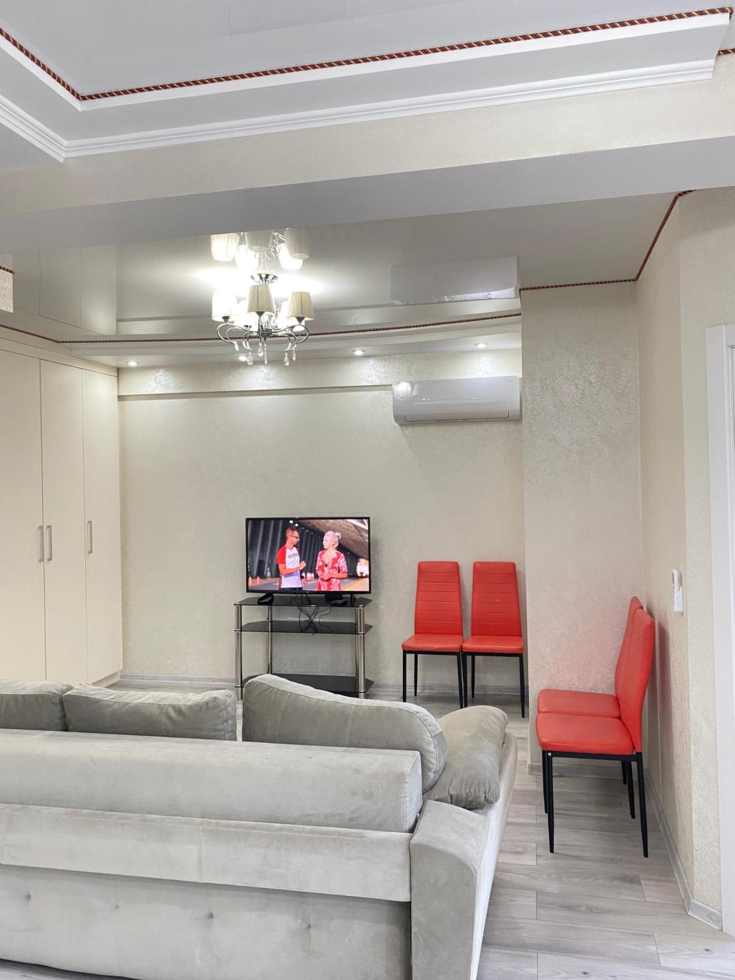 Two Bedroom Large Apartment In คีชีเนา ภายนอก รูปภาพ