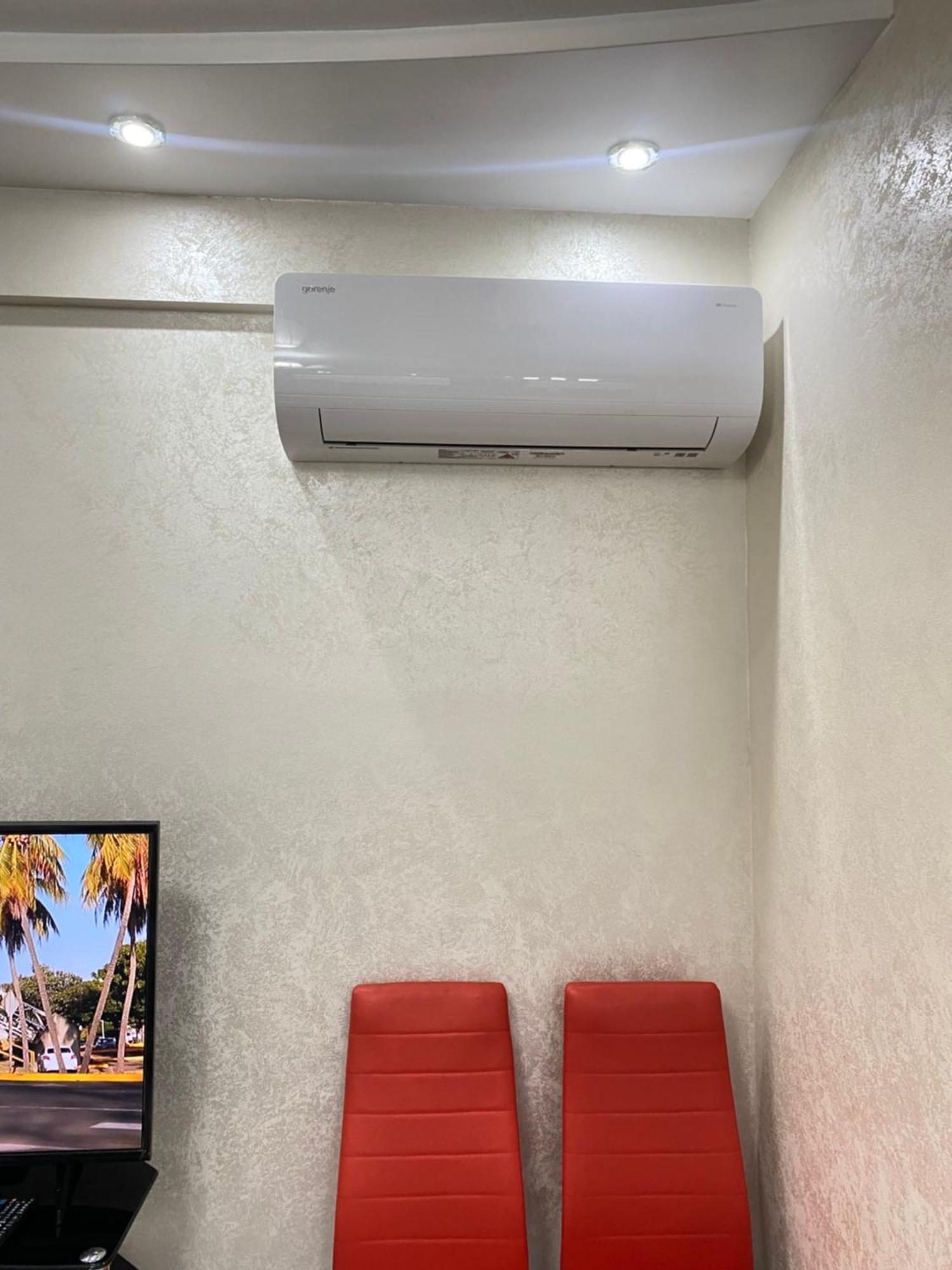 Two Bedroom Large Apartment In คีชีเนา ภายนอก รูปภาพ