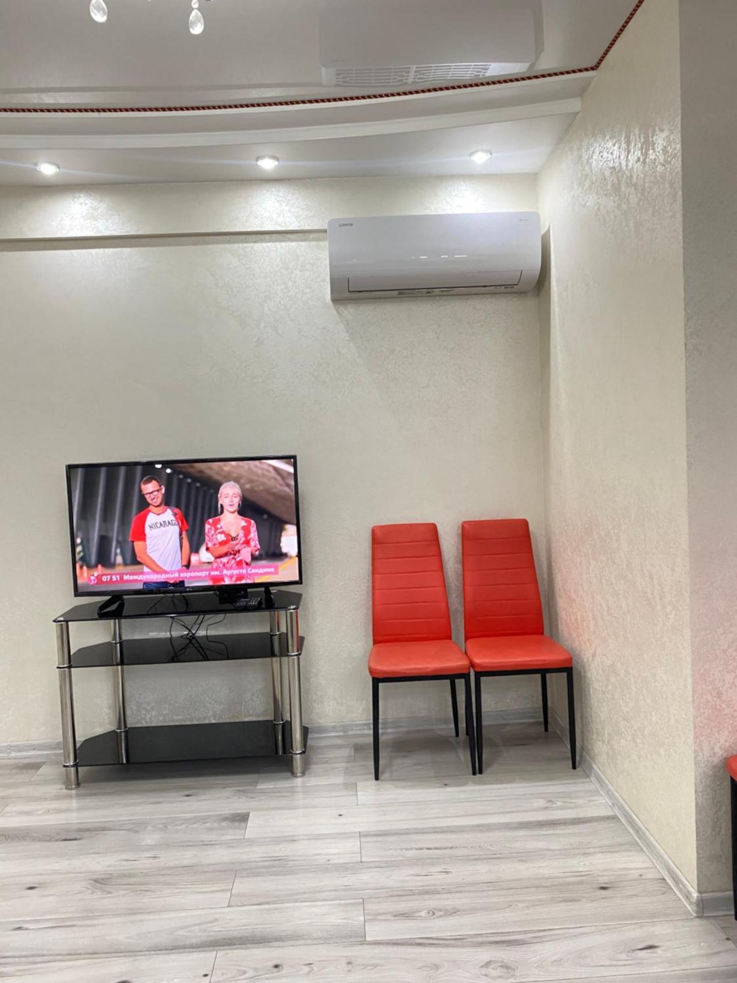 Two Bedroom Large Apartment In คีชีเนา ภายนอก รูปภาพ