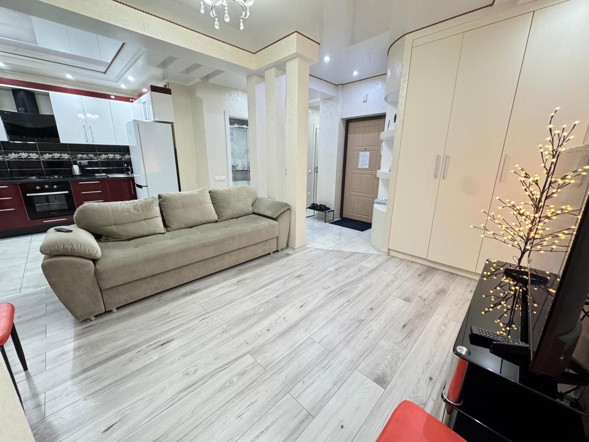 Two Bedroom Large Apartment In คีชีเนา ภายนอก รูปภาพ