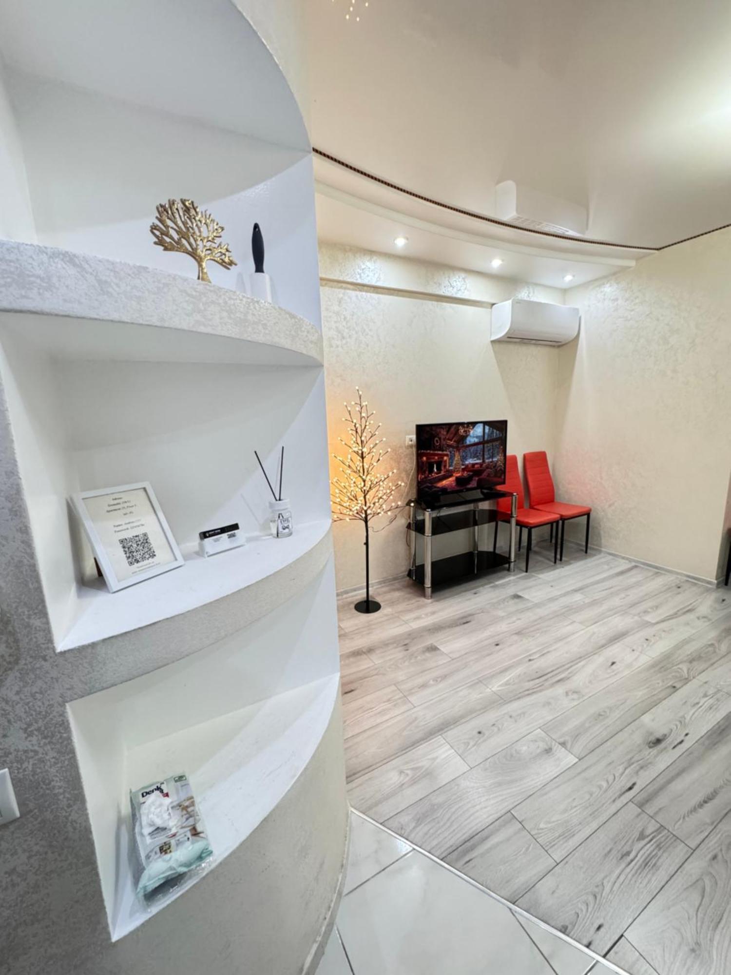 Two Bedroom Large Apartment In คีชีเนา ภายนอก รูปภาพ