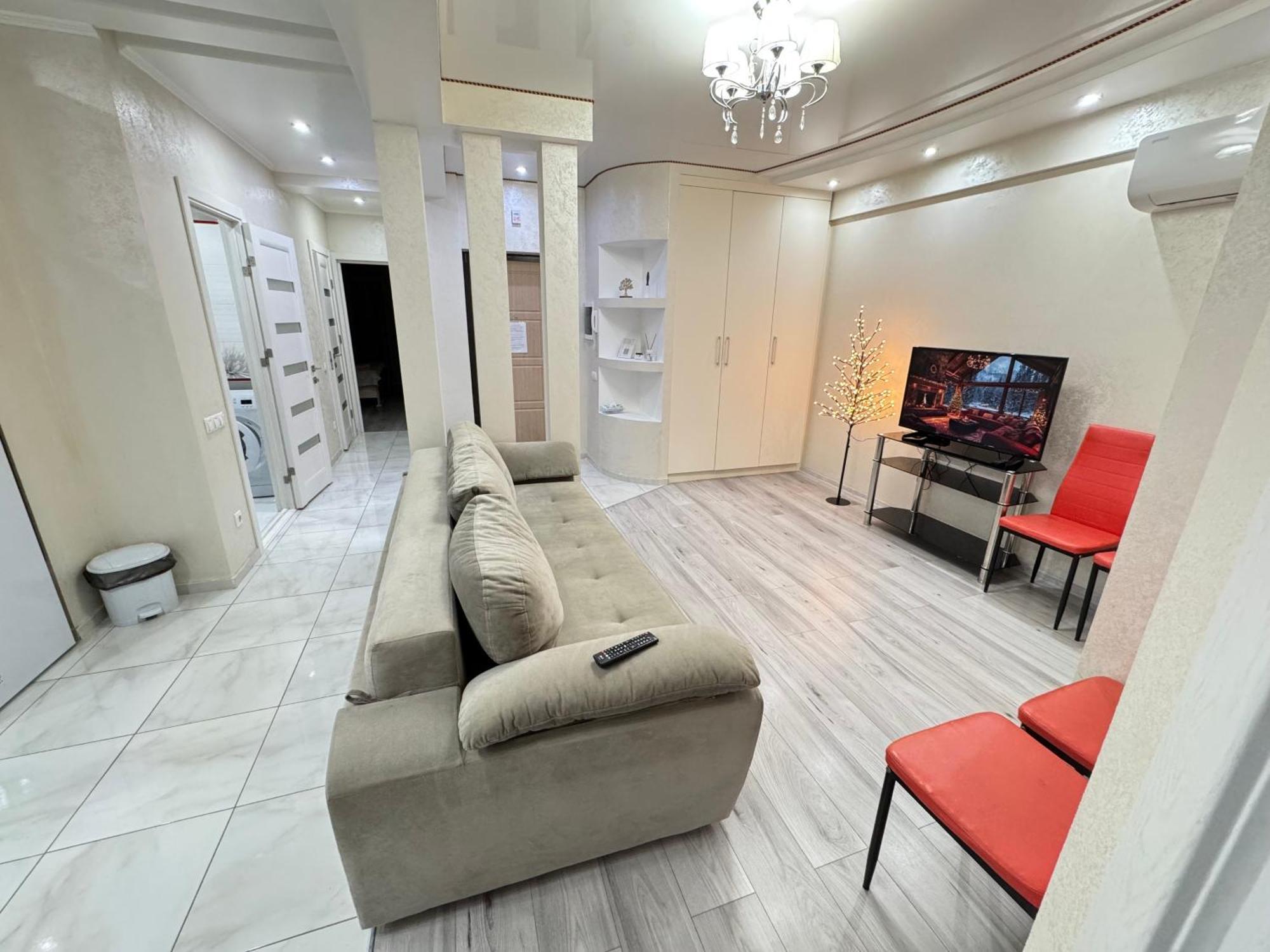 Two Bedroom Large Apartment In คีชีเนา ภายนอก รูปภาพ